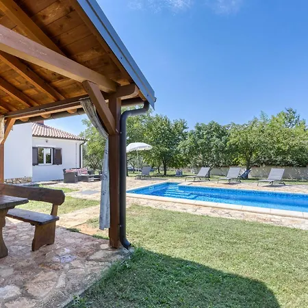 Pool House Robertino - Happy *